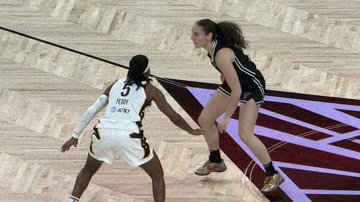 Carla Leite of the Golden State Valkyries in a purple jersey drives past a defender