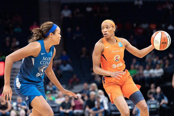 Jasmine Thomas of the Connecticut Sun